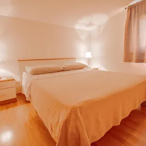 https://apartments-lea.in-istria.net